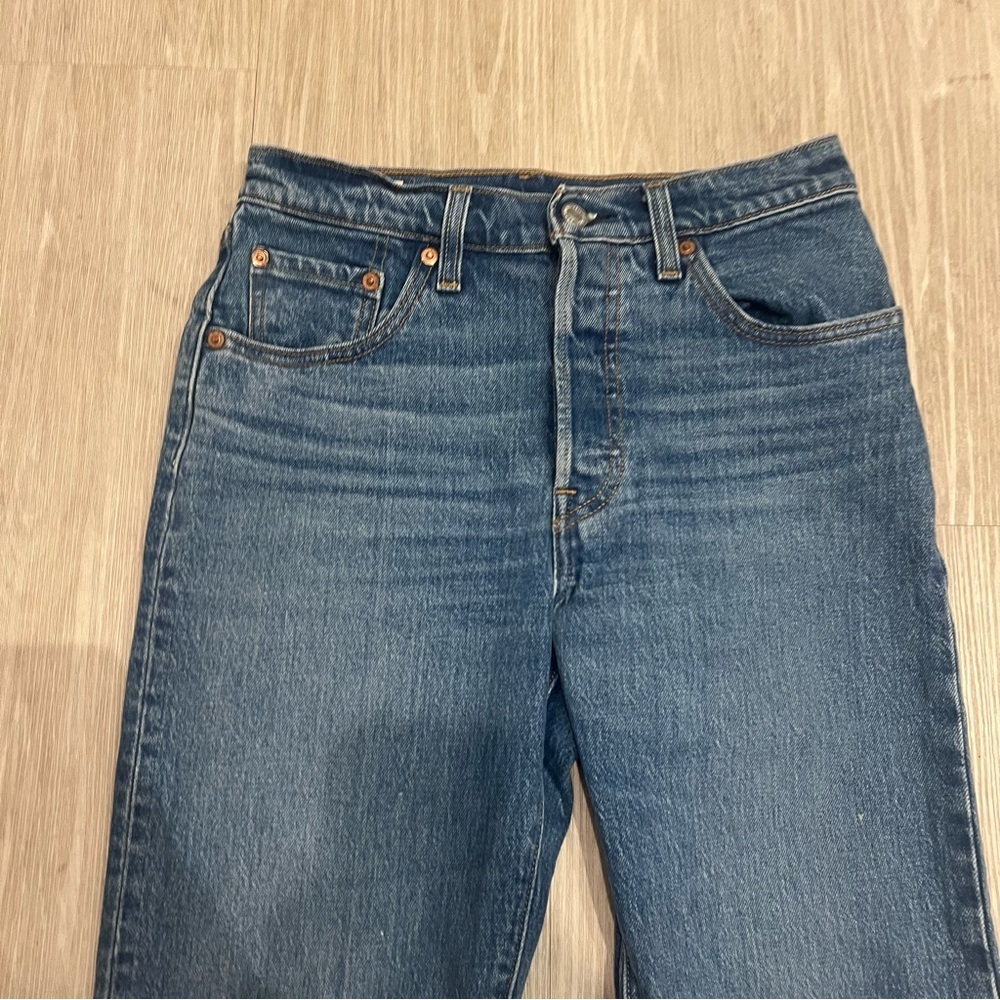 Levi’s 501 Crop Jeans - Picture 2 of 8